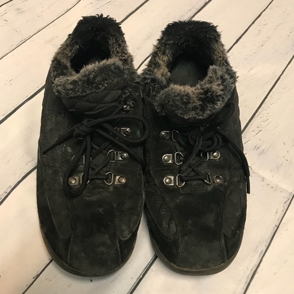 ✨ FEATURED DEAL ✨ Lands’ End Faux Fur Sneakers - Picture 2 of 5